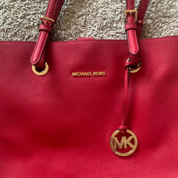 Michael Kors NWT Red Jet Set Travel Tote - Picture 3 of 8